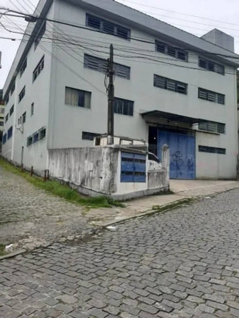 Foto 1 de Galpão/Depósito/Armazém à venda, 10m² em Simeria, Petrópolis