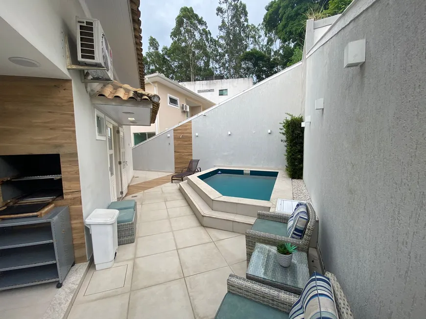 Foto 1 de Casa com 3 Quartos à venda, 230m² em Maria Paula, São Gonçalo