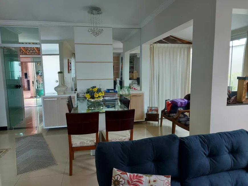 Foto 1 de Casa de Condomínio com 3 Quartos à venda, 239m² em Jardim Inconfidência, Uberlândia