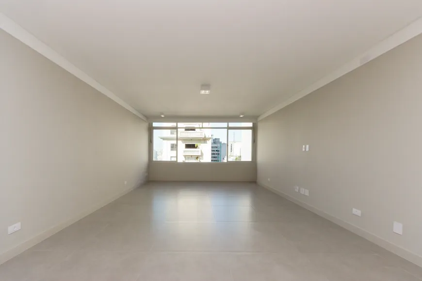 Foto 1 de Apartamento com 3 Quartos à venda, 212m² em Jardins, São Paulo