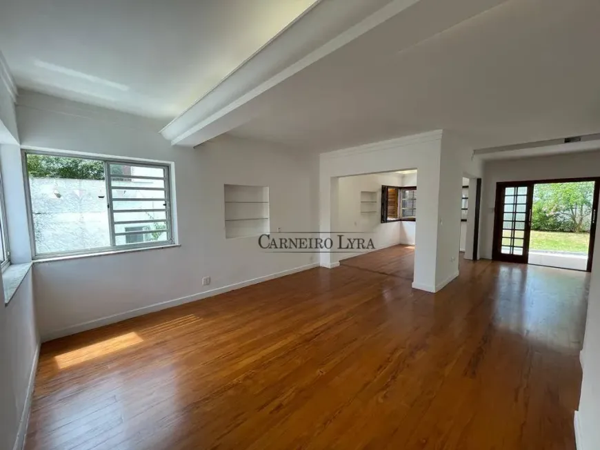 Foto 1 de Casa com 4 Quartos para venda ou aluguel, 350m² em Pacaembu, São Paulo