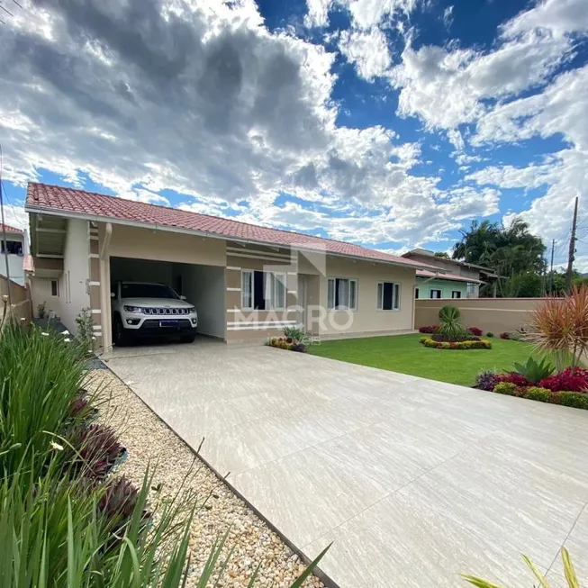 Foto 1 de Casa com 4 Quartos à venda, 184m² em Barra do Rio Cerro, Jaraguá do Sul