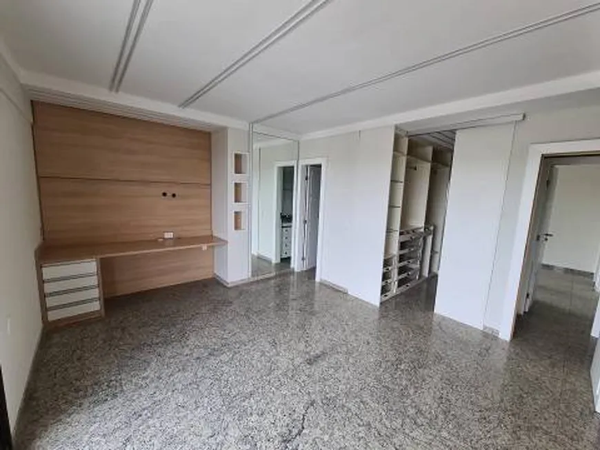 Foto 1 de Apartamento com 4 Quartos para alugar, 240m² em Aleixo, Manaus