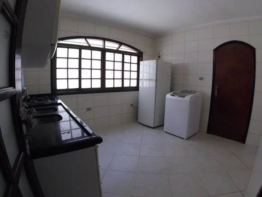 Foto 1 de Sobrado com 3 Quartos à venda, 238m² em Vila Bocaina, Mauá