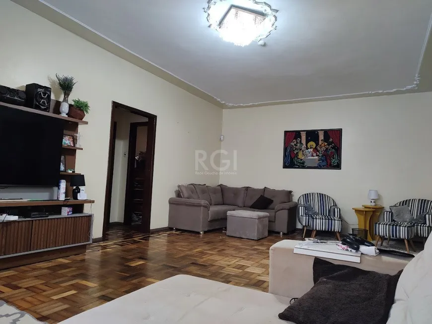Foto 1 de Casa com 6 Quartos à venda, 261m² em Partenon, Porto Alegre