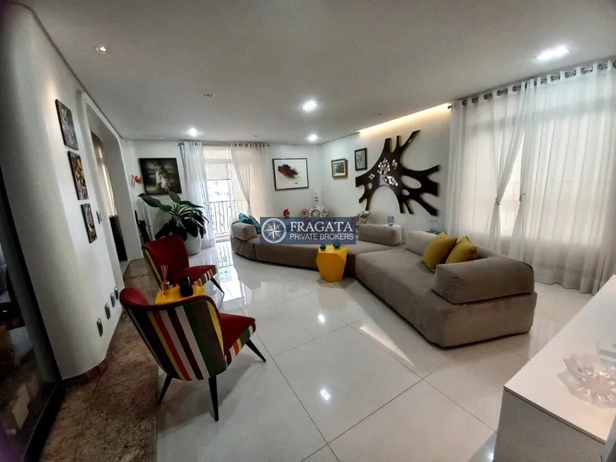 Foto 1 de Apartamento com 4 Quartos à venda, 203m² em Higienópolis, São Paulo