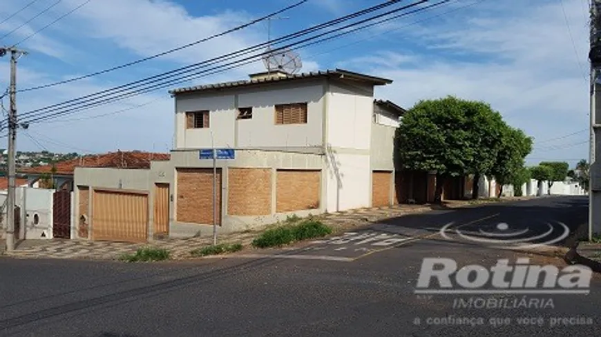 Foto 1 de Casa com 4 Quartos à venda, 251m² em Tabajaras, Uberlândia