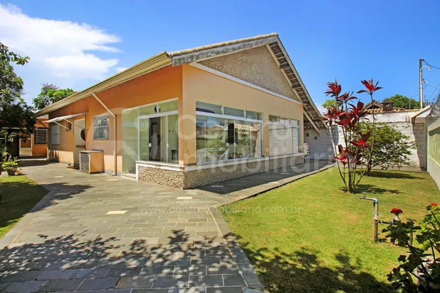 Foto 1 de Casa com 3 Quartos à venda, 270m² em Centro, Peruíbe