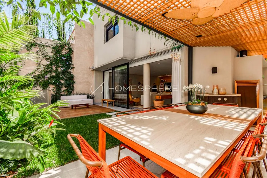Foto 1 de Casa com 3 Quartos à venda, 400m² em Jardim Europa, São Paulo