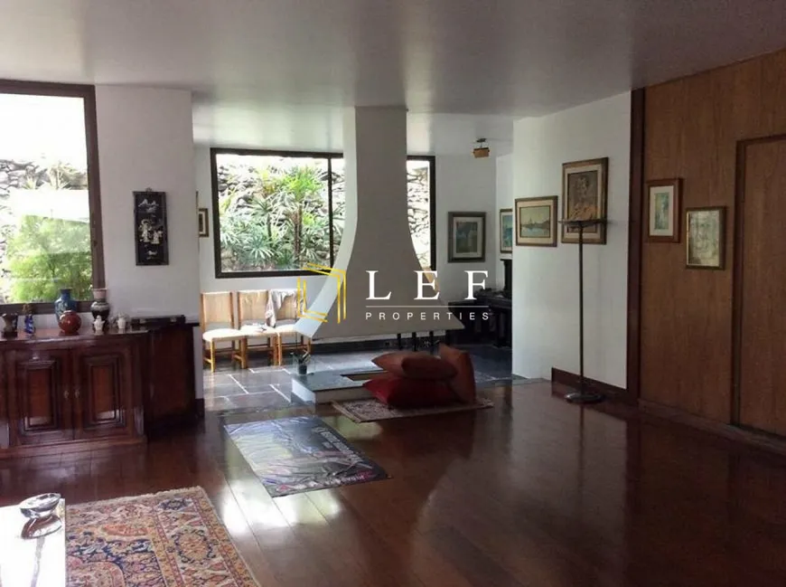 Foto 1 de Casa com 4 Quartos para venda ou aluguel, 584m² em Jardim Luzitânia, São Paulo