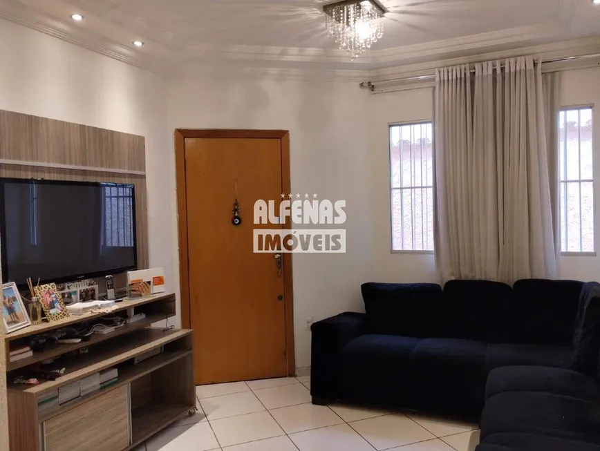 Foto 1 de Casa com 2 Quartos à venda, 80m² em Jardim Laguna, Contagem