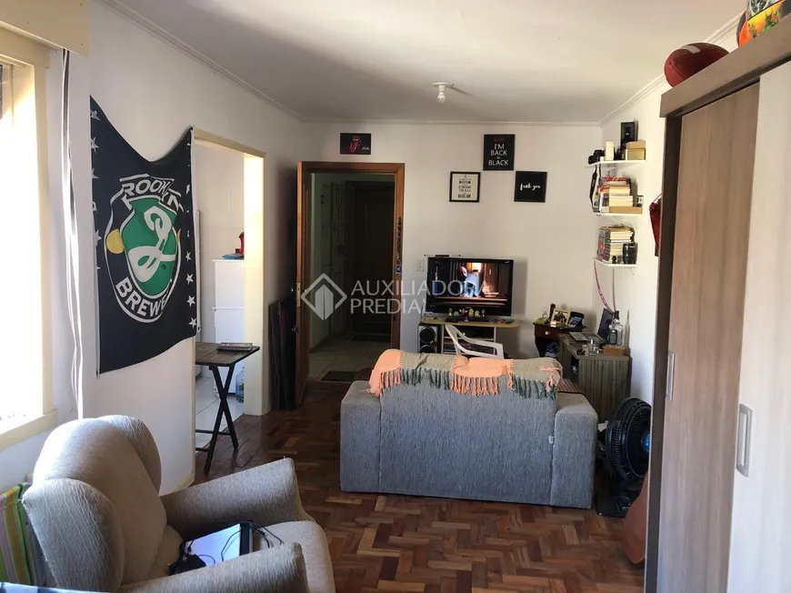 Foto 1 de Kitnet com 1 Quarto à venda, 32m² em Passo da Areia, Porto Alegre