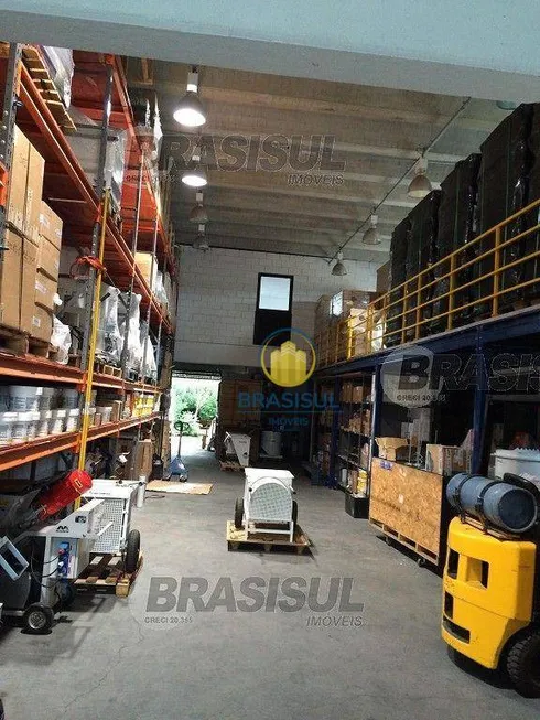 Foto 1 de Galpão/Depósito/Armazém à venda, 700m² em Veleiros, São Paulo