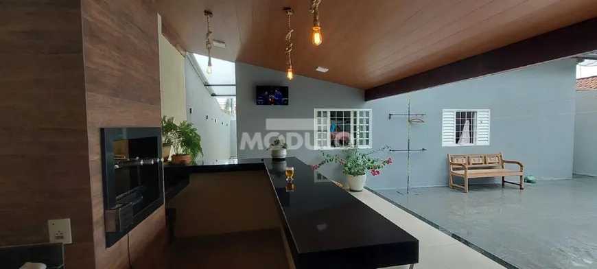 Foto 1 de Casa com 3 Quartos à venda, 176m² em Jardim Colina, Uberlândia