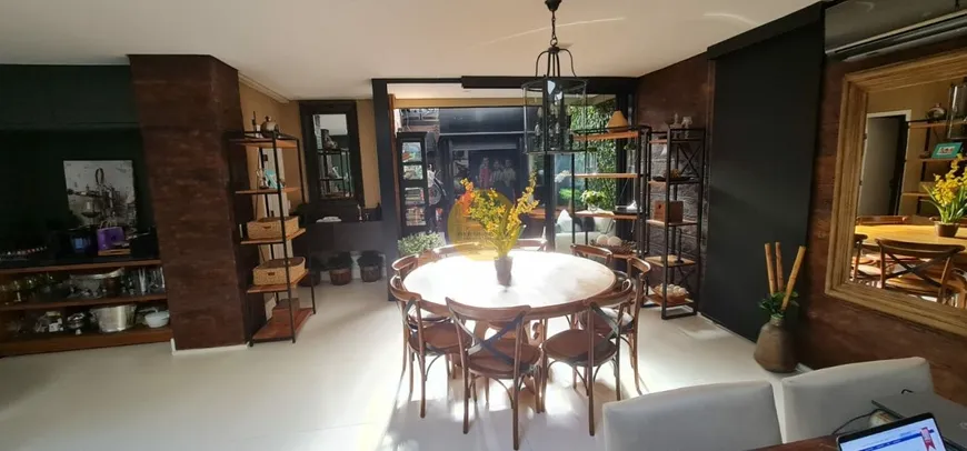 Foto 1 de Casa com 4 Quartos à venda, 340m² em Morumbi, São Paulo