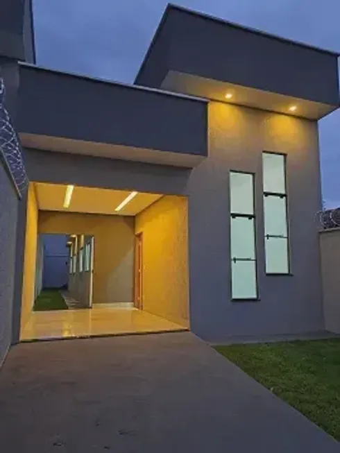 Foto 1 de Casa com 3 Quartos à venda, 115m² em Setor Maysa, Trindade