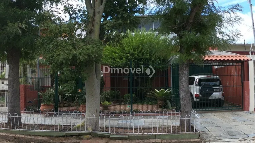 Foto 1 de Casa com 5 Quartos à venda, 211m² em Ipanema, Porto Alegre