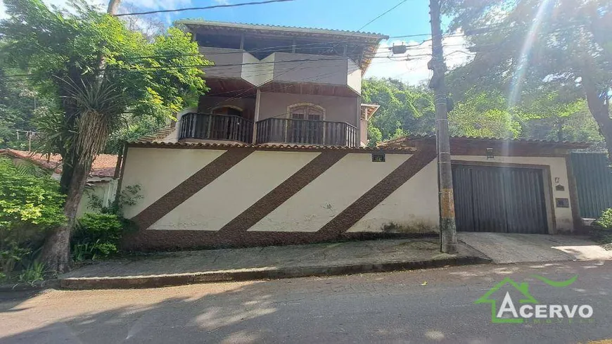 Foto 1 de Casa com 3 Quartos à venda, 242m² em Vale do Ipê, Juiz de Fora