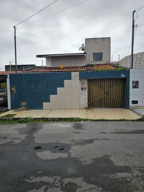 Foto 1 de Casa com 4 Quartos à venda, 200m² em Jabotiana, Aracaju