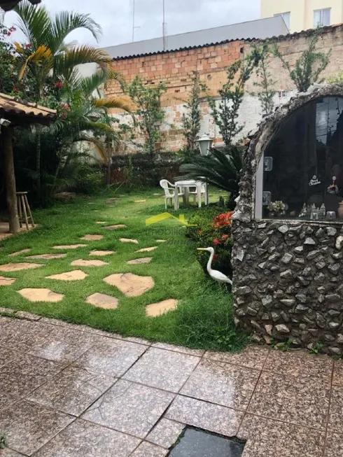 Foto 1 de Casa com 6 Quartos à venda, 250m² em Nova Suíssa, Belo Horizonte