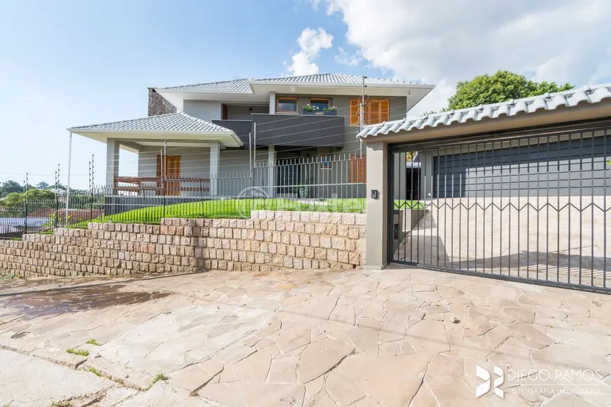 Foto 1 de Casa com 3 Quartos à venda, 258m² em Jardim Planalto, Porto Alegre