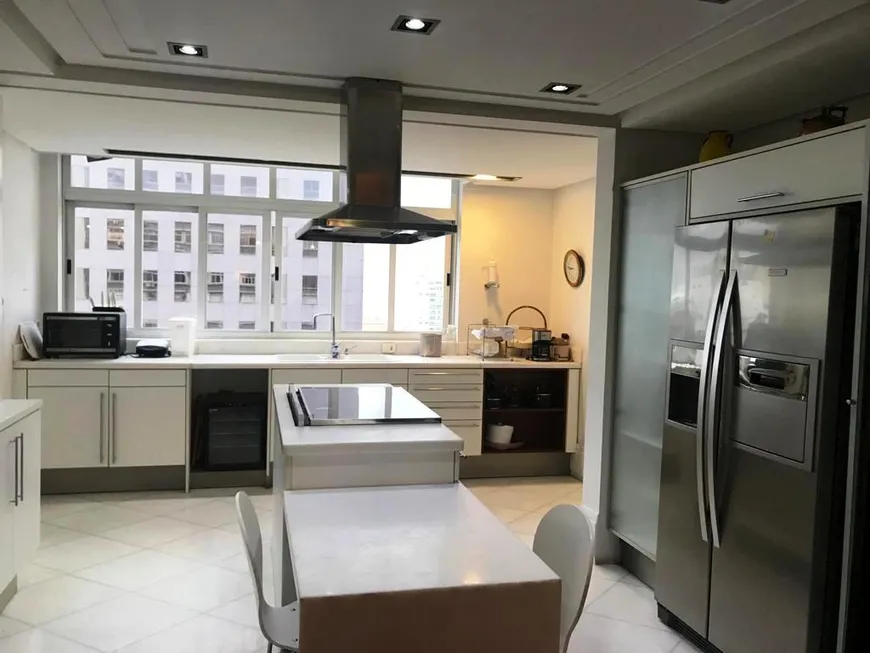 Foto 1 de Apartamento com 2 Quartos à venda, 250m² em Cerqueira César, São Paulo