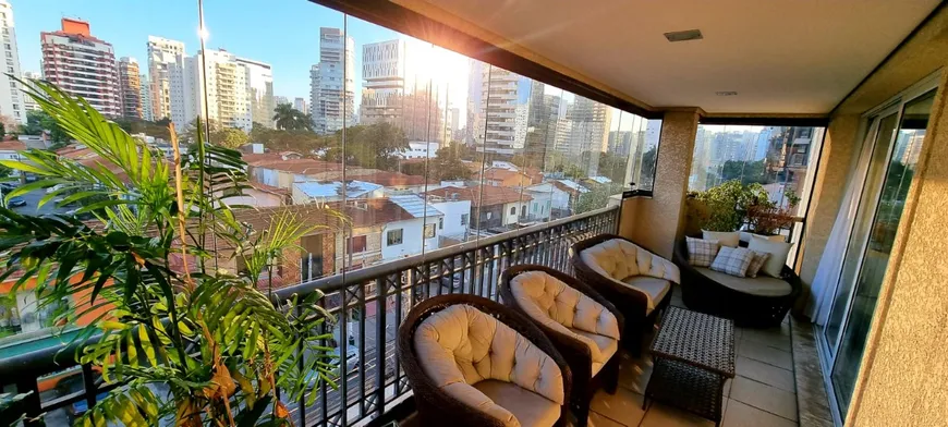 Foto 1 de Apartamento com 3 Quartos à venda, 180m² em Vila Nova Conceição, São Paulo