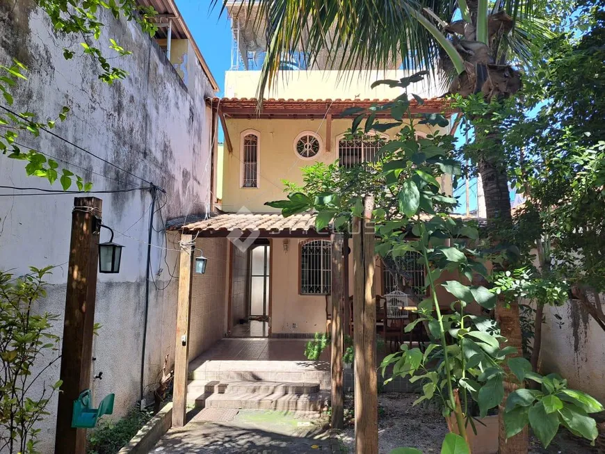 Foto 1 de Casa com 3 Quartos à venda, 241m² em Madureira, Rio de Janeiro