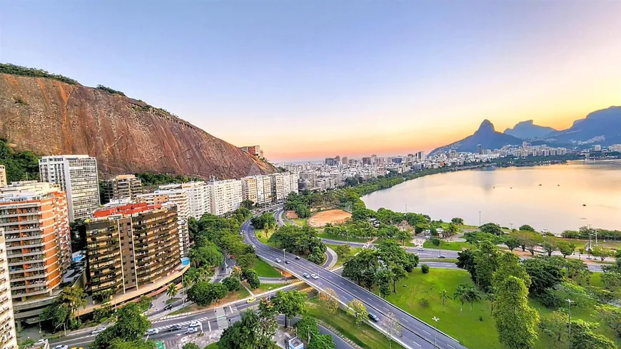 Foto 1 de Apartamento com 4 Quartos à venda, 124m² em Lagoa, Rio de Janeiro