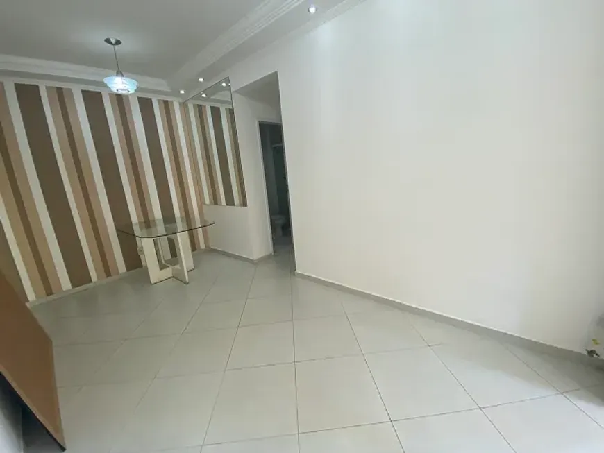 Foto 1 de Apartamento com 2 Quartos para alugar, 76m² em Jardim Tupanci, Barueri