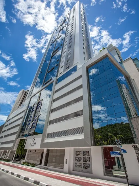 Foto 1 de Apartamento com 4 Quartos à venda, 145m² em Pioneiros, Balneário Camboriú