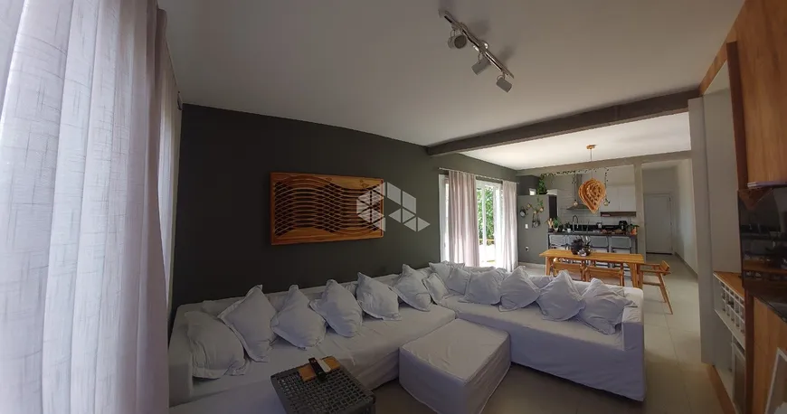Foto 1 de Casa de Condomínio com 3 Quartos à venda, 330m² em Araçatuba, Imbituba