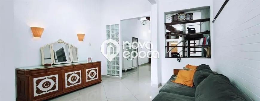 Foto 1 de Casa com 4 Quartos à venda, 201m² em Grajaú, Rio de Janeiro