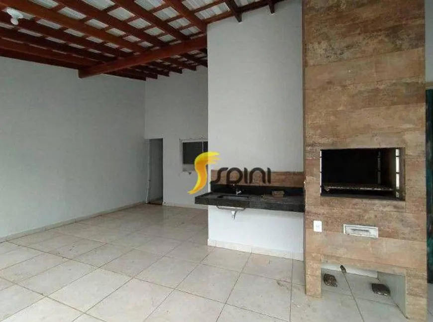 Foto 1 de Casa com 3 Quartos à venda, 200m² em Carajas, Uberlândia