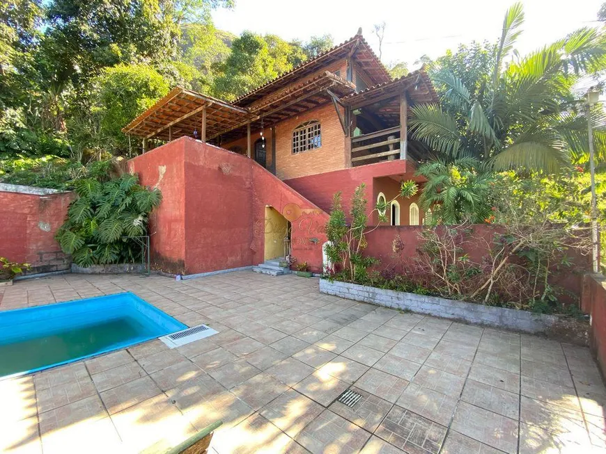 Foto 1 de Casa com 4 Quartos à venda, 200m² em Iúcas, Teresópolis