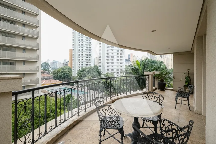 Foto 1 de Apartamento com 4 Quartos à venda, 308m² em Ibirapuera, São Paulo
