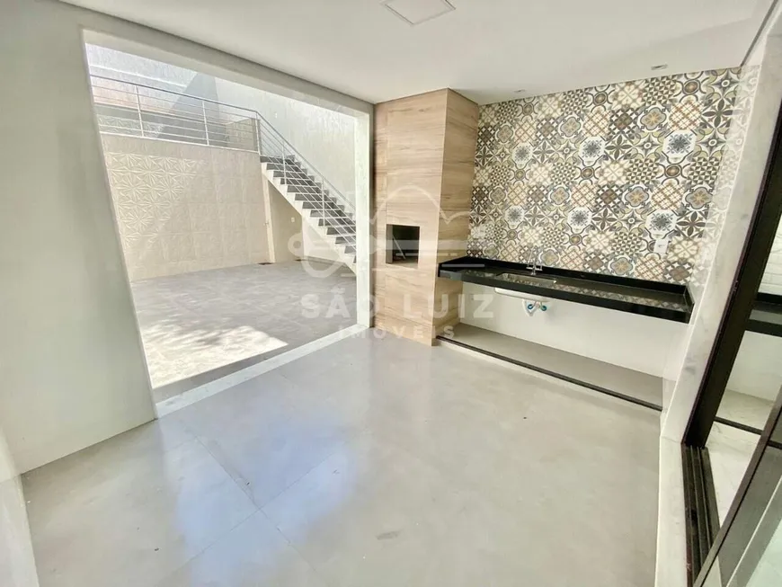 Foto 1 de Casa com 3 Quartos à venda, 187m² em Santa Rosa, Belo Horizonte