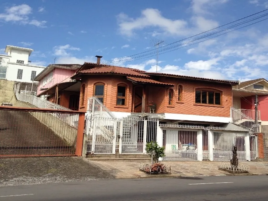 Foto 1 de Casa com 9 Quartos à venda, 184m² em Panazzolo, Caxias do Sul