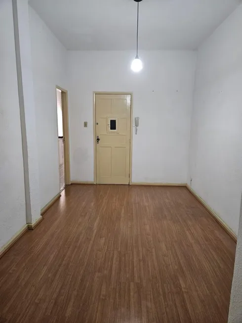 Foto 1 de Apartamento com 2 Quartos para alugar, 60m² em Centro, Petrópolis