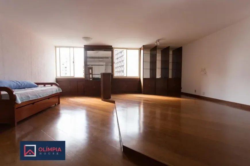 Foto 1 de Apartamento com 3 Quartos à venda, 135m² em Cerqueira César, São Paulo