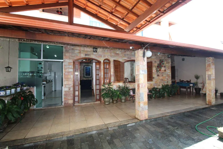 Foto 1 de Casa com 3 Quartos à venda, 280m² em Dona Clara, Belo Horizonte