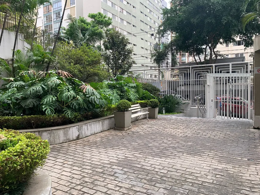 Foto 1 de Apartamento com 3 Quartos para alugar, 122m² em Bela Vista, São Paulo