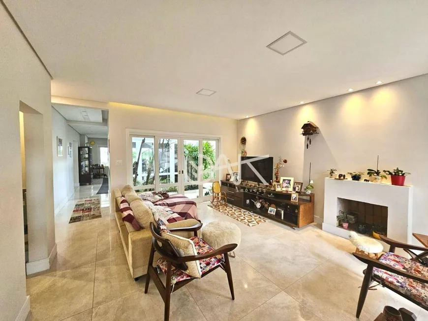 Foto 1 de Casa de Condomínio com 5 Quartos à venda, 315m² em Jardim das Colinas, São José dos Campos