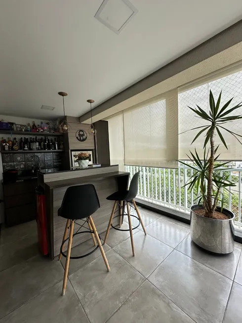 Foto 1 de Apartamento com 3 Quartos para alugar, 134m² em Jardim Olympia, São Paulo