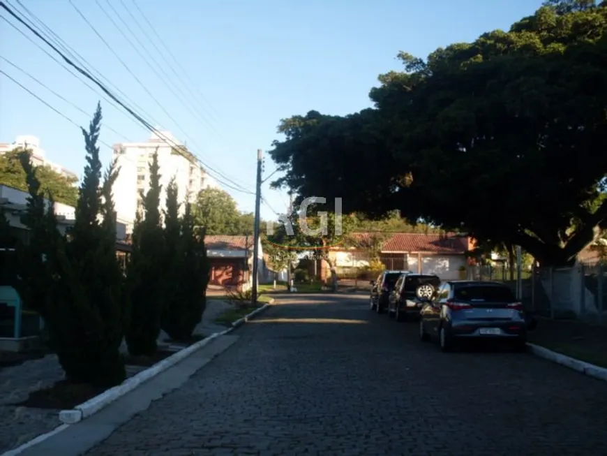 Foto 1 de Casa com 4 Quartos à venda, 201m² em Jardim Lindóia, Porto Alegre