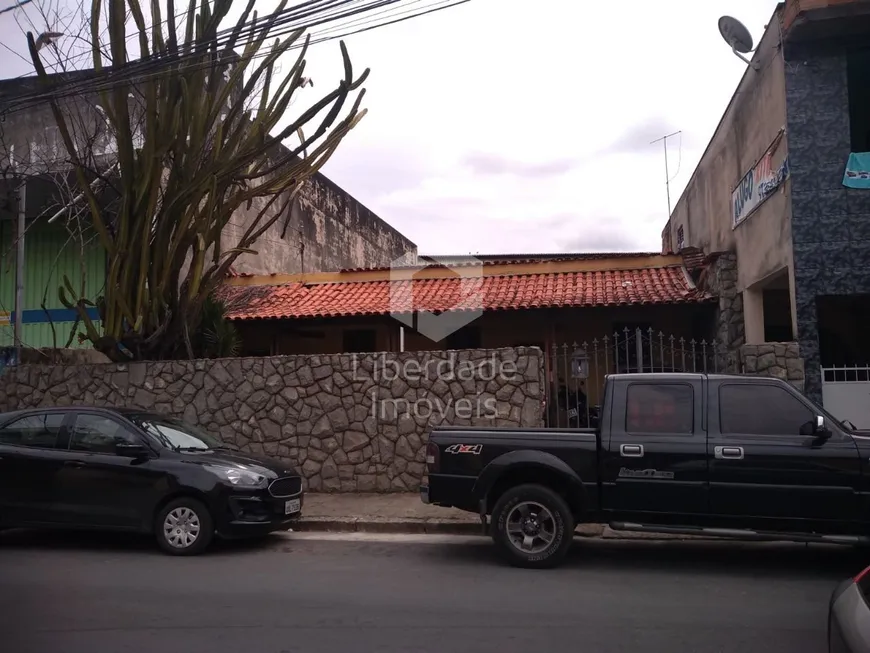 Foto 1 de Casa com 4 Quartos à venda, 229m² em Caiçaras, Belo Horizonte