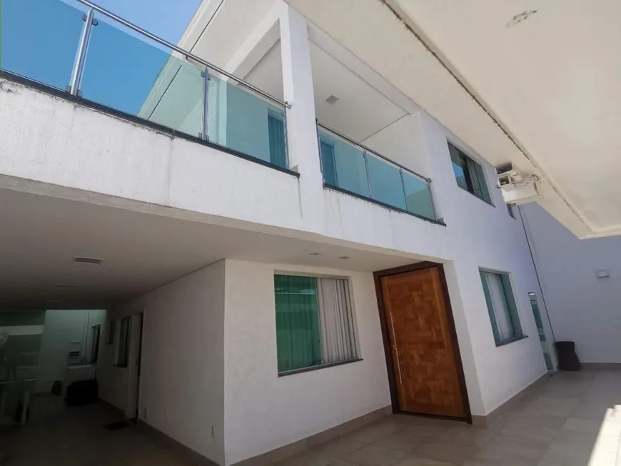 Foto 1 de Casa com 4 Quartos à venda, 220m² em Sinimbu, Belo Horizonte