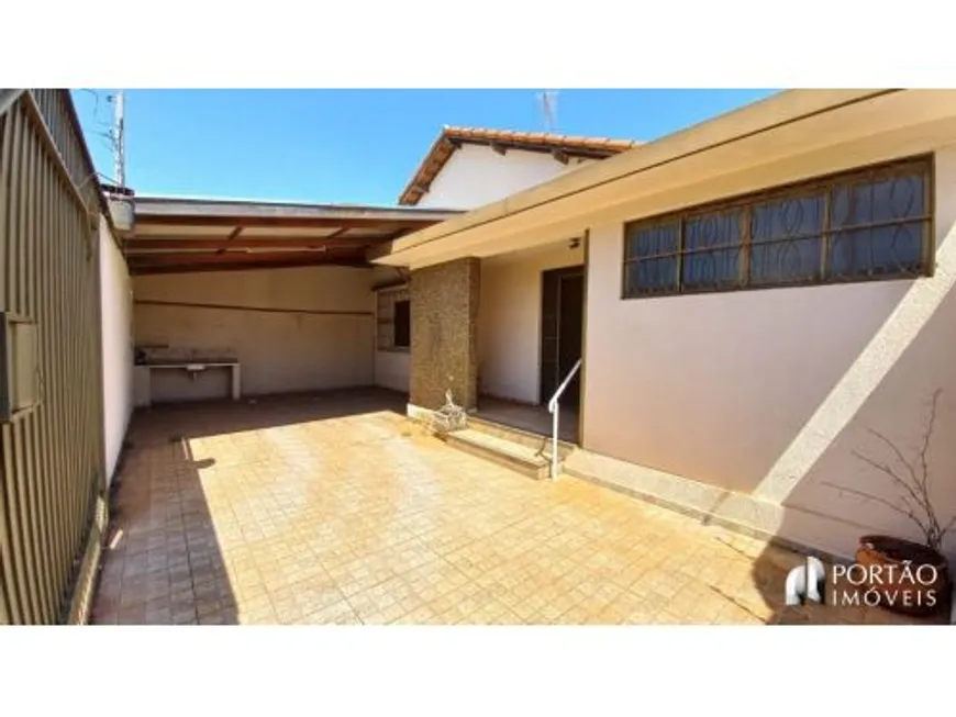 Foto 1 de Casa com 3 Quartos para venda ou aluguel, 135m² em Vila Cardia, Bauru