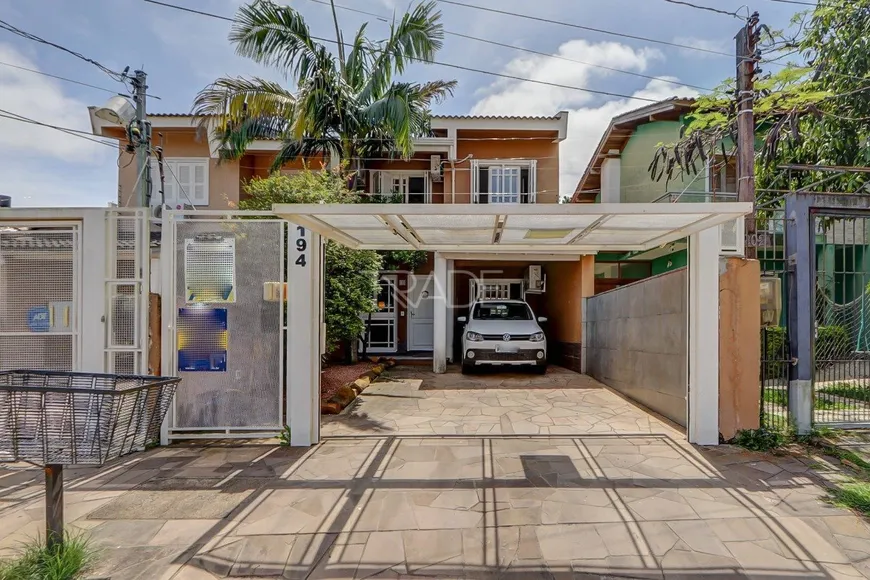 Foto 1 de Casa com 3 Quartos à venda, 141m² em Guarujá, Porto Alegre