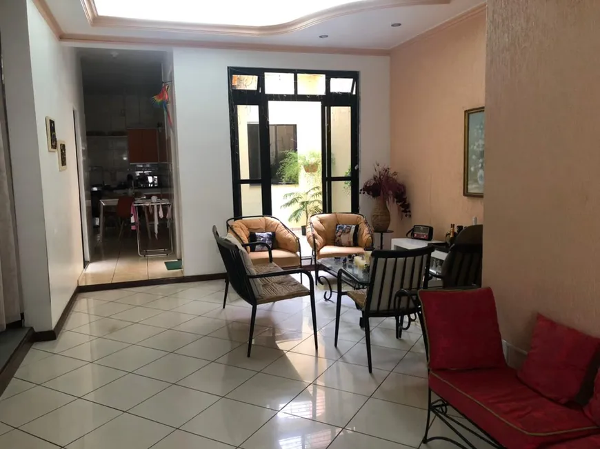 Foto 1 de Casa com 4 Quartos à venda, 254m² em Umarizal, Belém